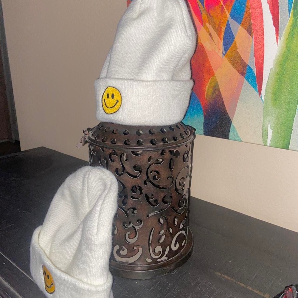 Men’s smiley face beanie matching set white headwear zumiez winter streetwear